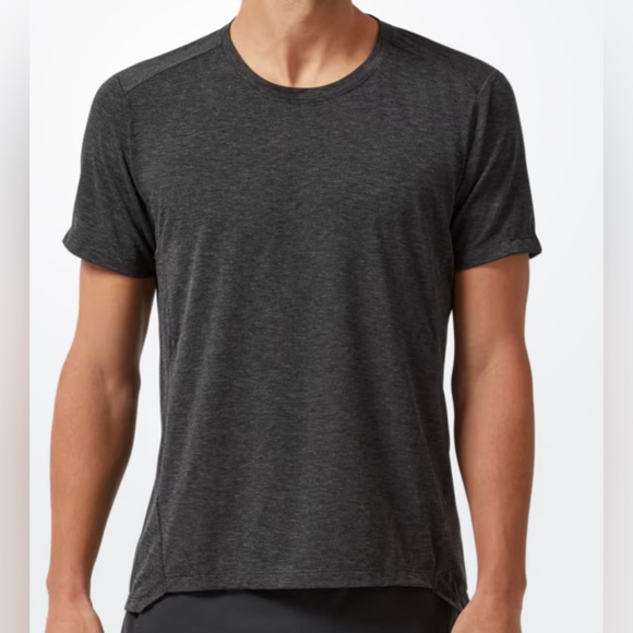 On Men’s Short Sleeve Active-T Size XL in heathered grey - Picture 1 of 9